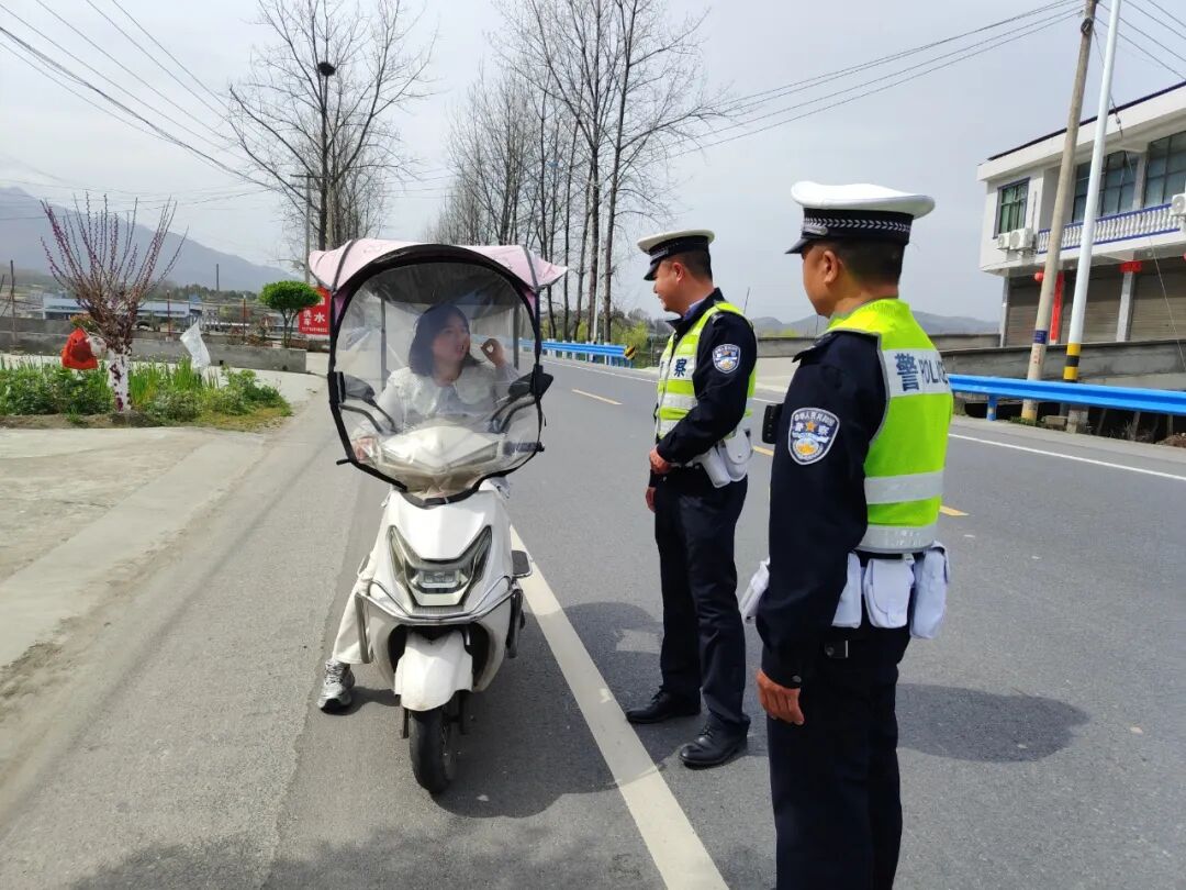 违章高发地段整治_安康交警严查酒驾超载_农村交通安全整治行动